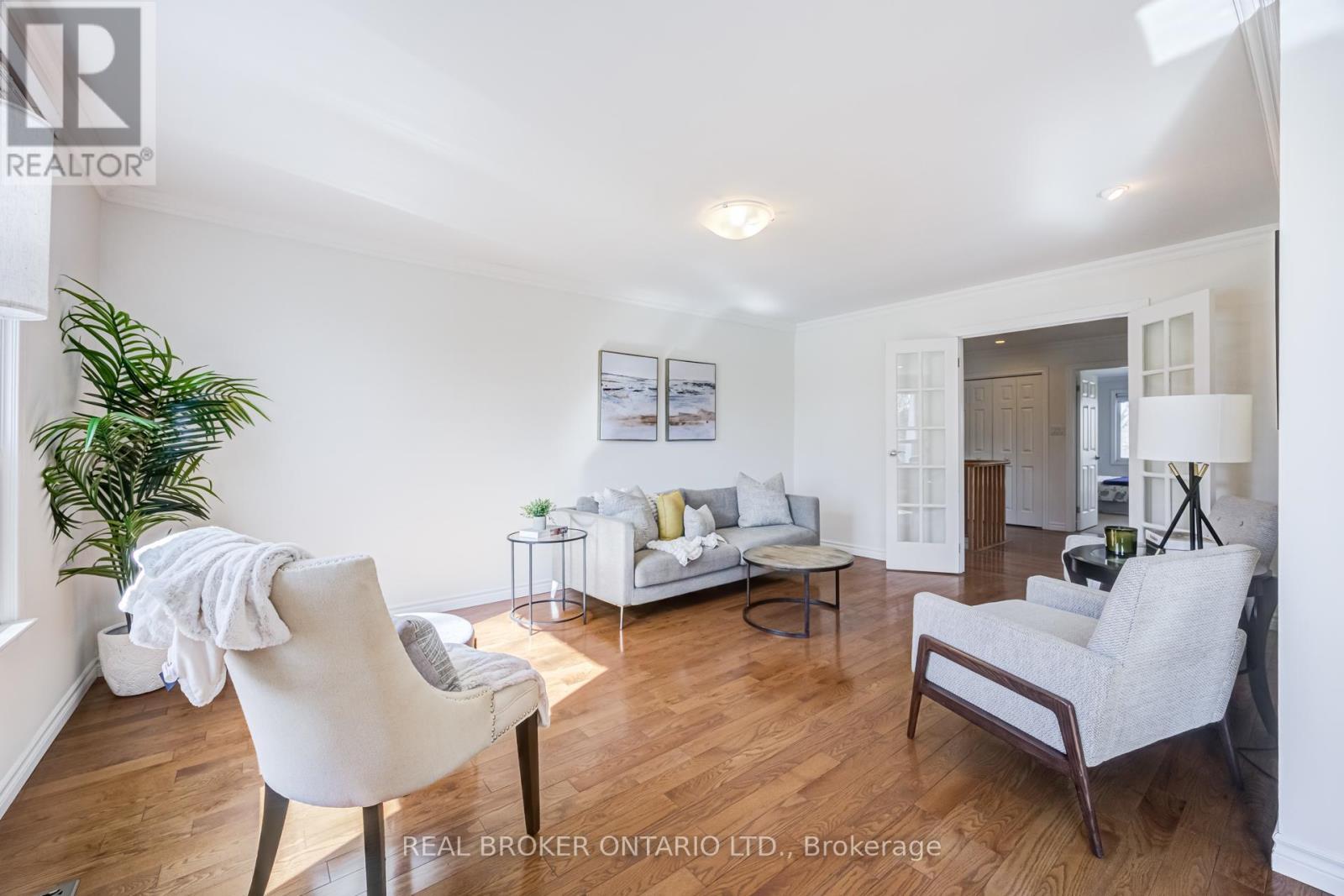 1483 Brenner Crescent, Burlington, ON - Indoor Photo Showing Living Room