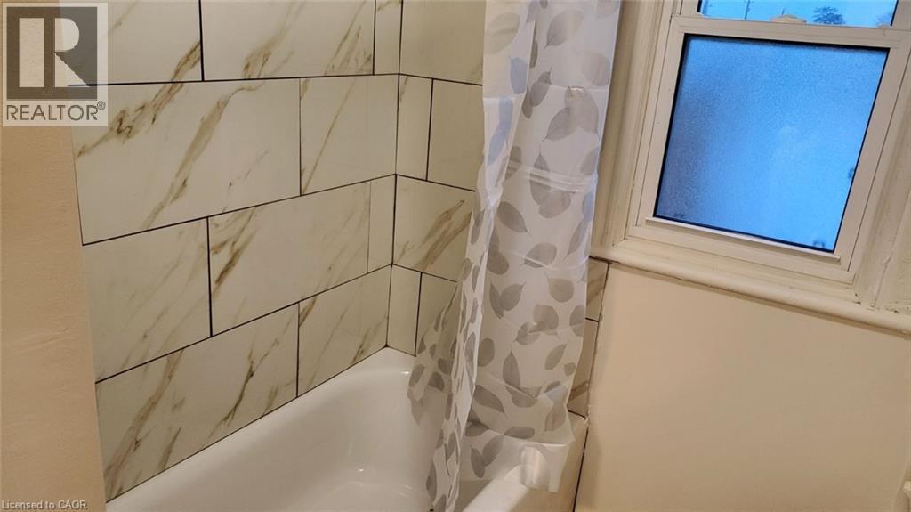 206 Locke Street, Hamilton, ON - Indoor Photo Showing Bathroom