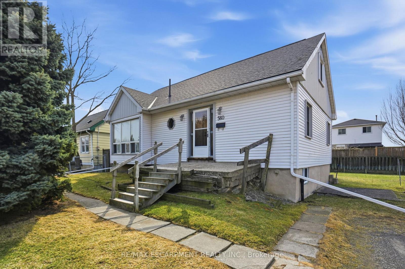 560 Stone Church Road E, Hamilton, ON - Outdoor