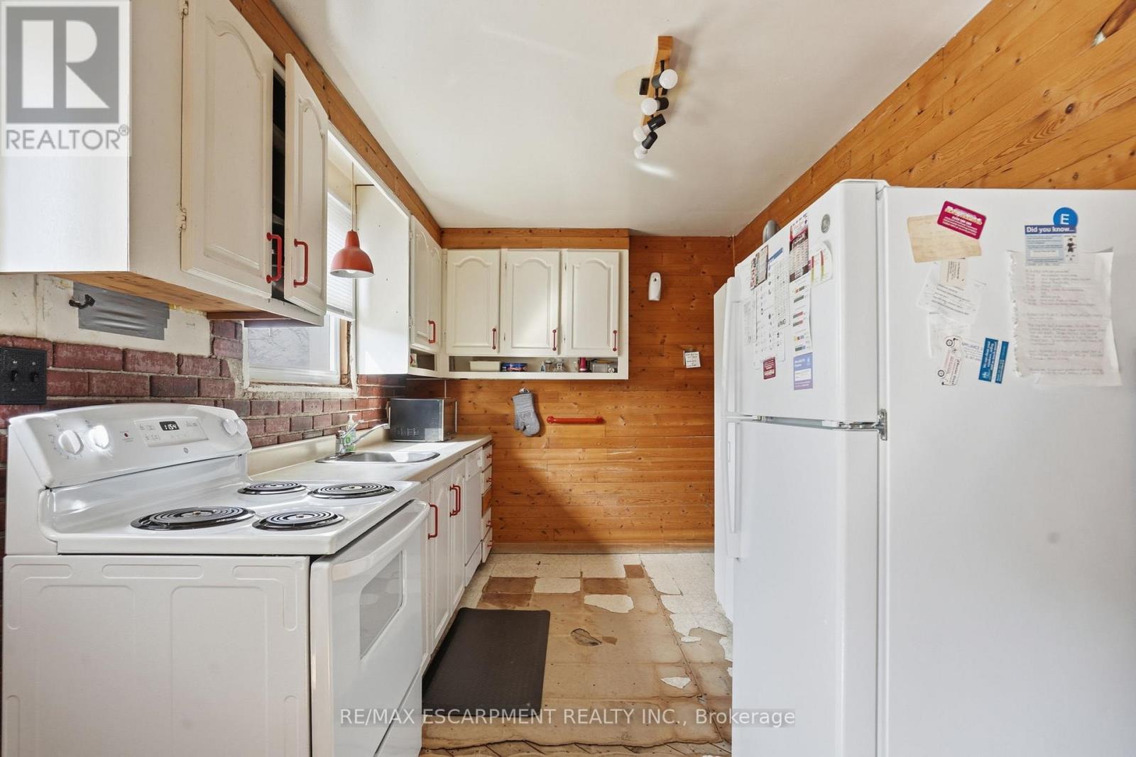 560 Stone Church Road E, Hamilton, ON - Indoor Photo Showing Kitchen