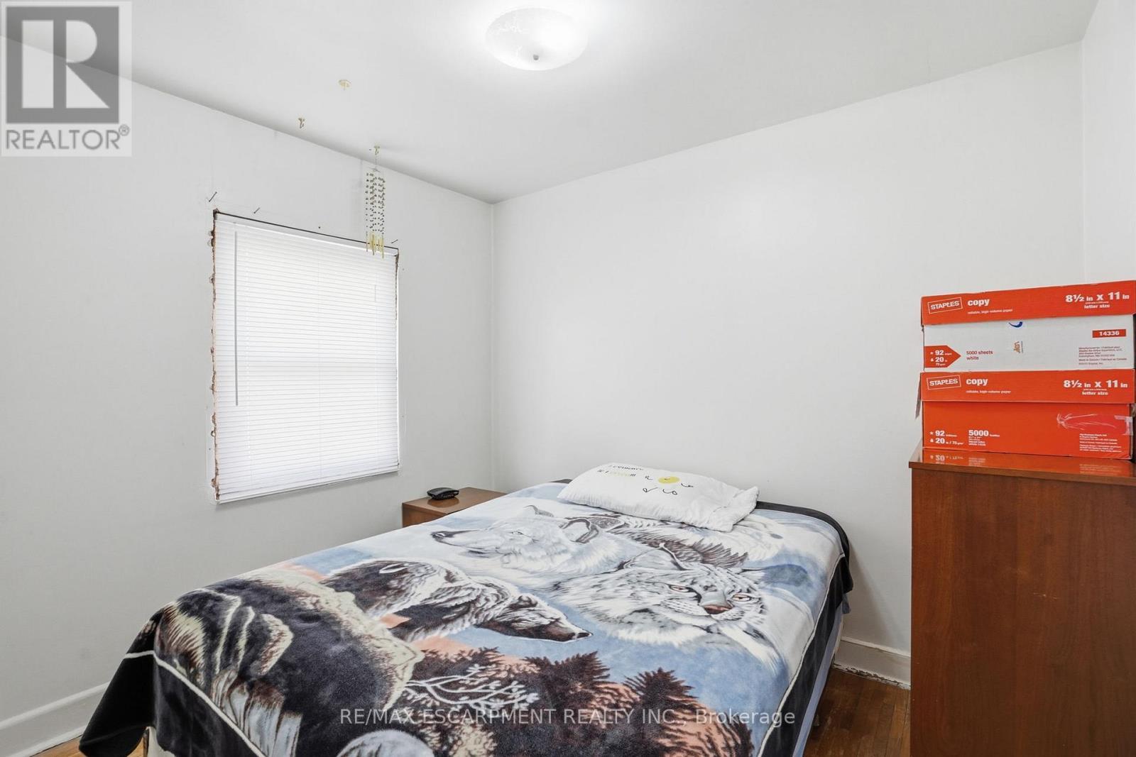 560 Stone Church Road E, Hamilton, ON - Indoor Photo Showing Bedroom