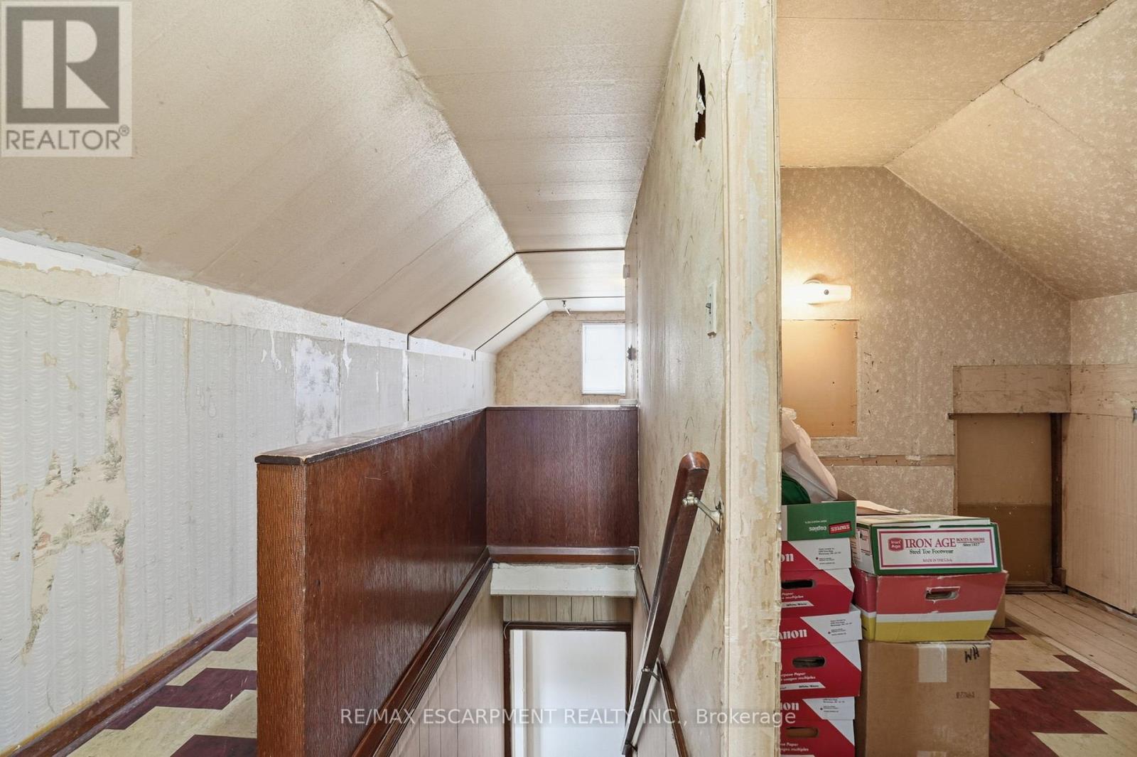 560 Stone Church Road E, Hamilton, ON - Indoor Photo Showing Other Room