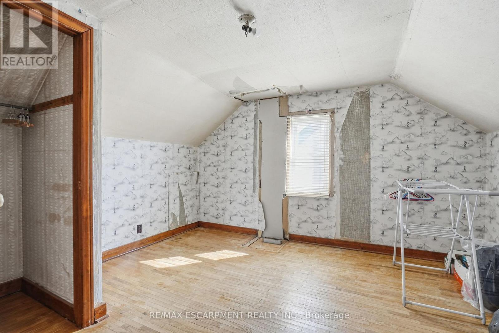 560 Stone Church Road E, Hamilton, ON - Indoor Photo Showing Other Room