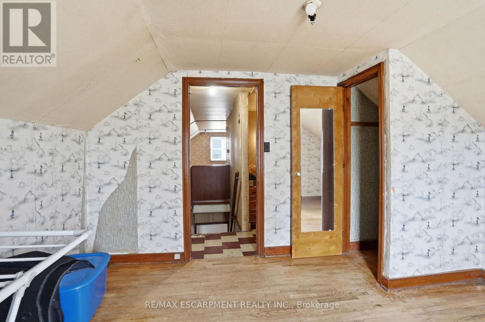 560 Stone Church Road E, Hamilton, ON - Indoor Photo Showing Other Room