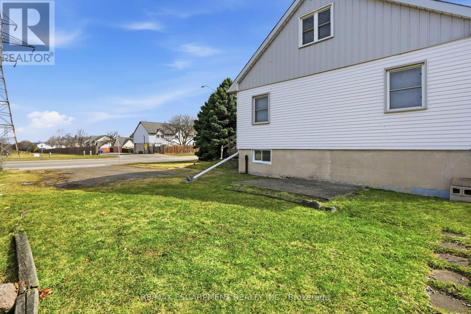 560 Stone Church Road E, Hamilton, ON - Outdoor