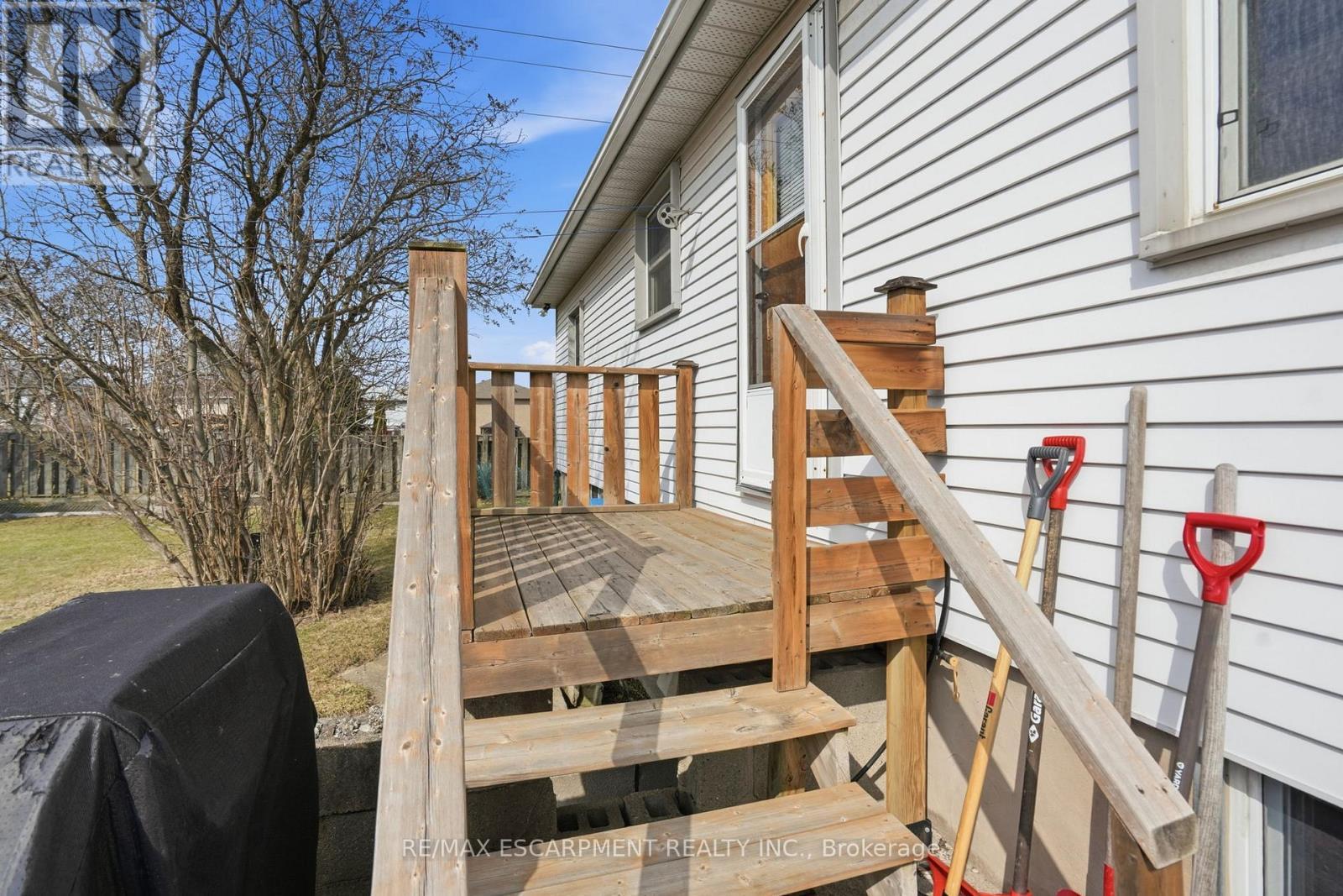 560 Stone Church Road E, Hamilton, ON - Outdoor