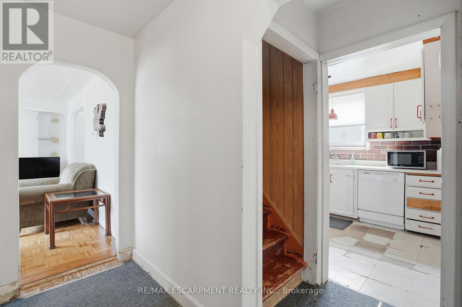 560 Stone Church Road E, Hamilton, ON - Indoor