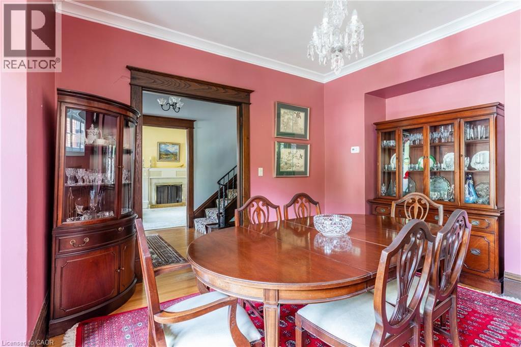 74 Chedoke Avenue, Hamilton, ON - Indoor Photo Showing Dining Room