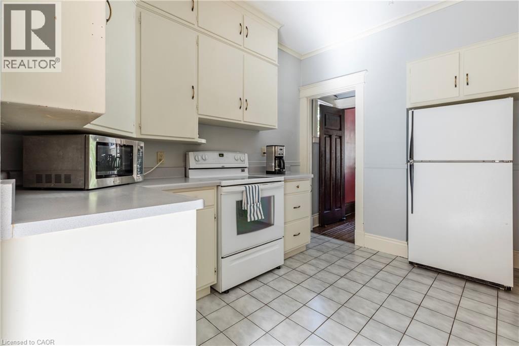 74 Chedoke Avenue, Hamilton, ON - Indoor Photo Showing Kitchen