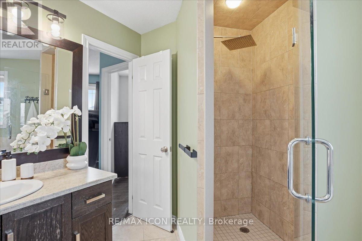 361 Sienna Crescent, Kitchener, ON - Indoor Photo Showing Bathroom