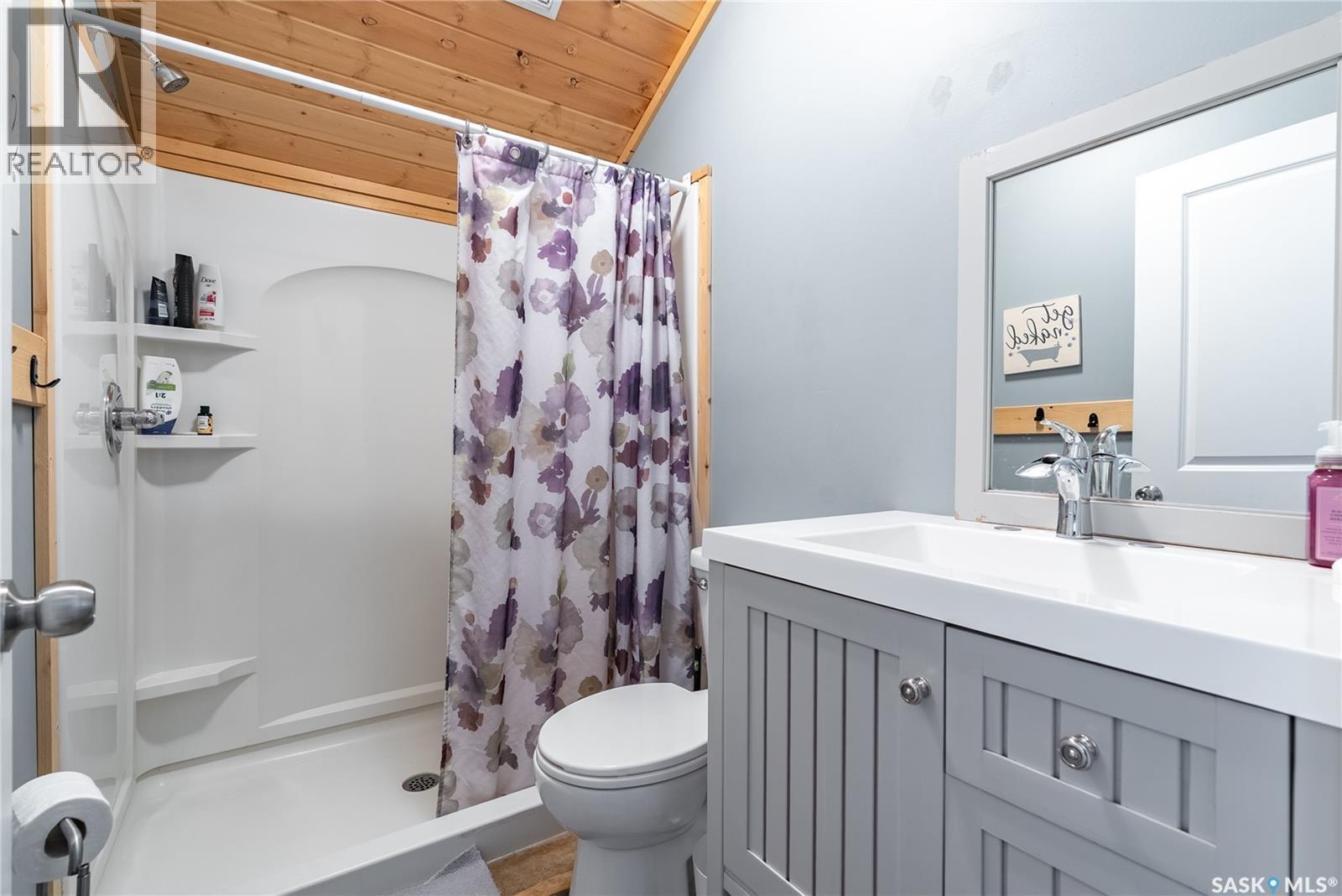 102 Moore Drive, Christopher Lake, SK - Indoor Photo Showing Bathroom