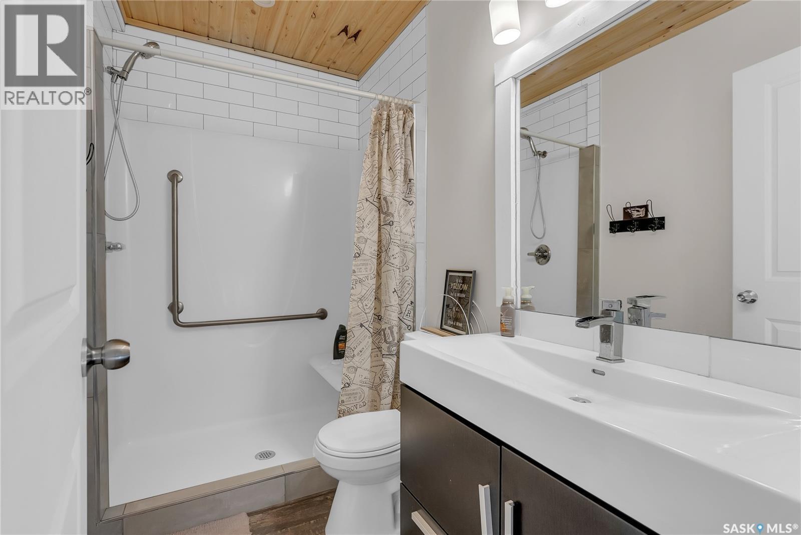 102 Moore Drive, Christopher Lake, SK - Indoor Photo Showing Bathroom