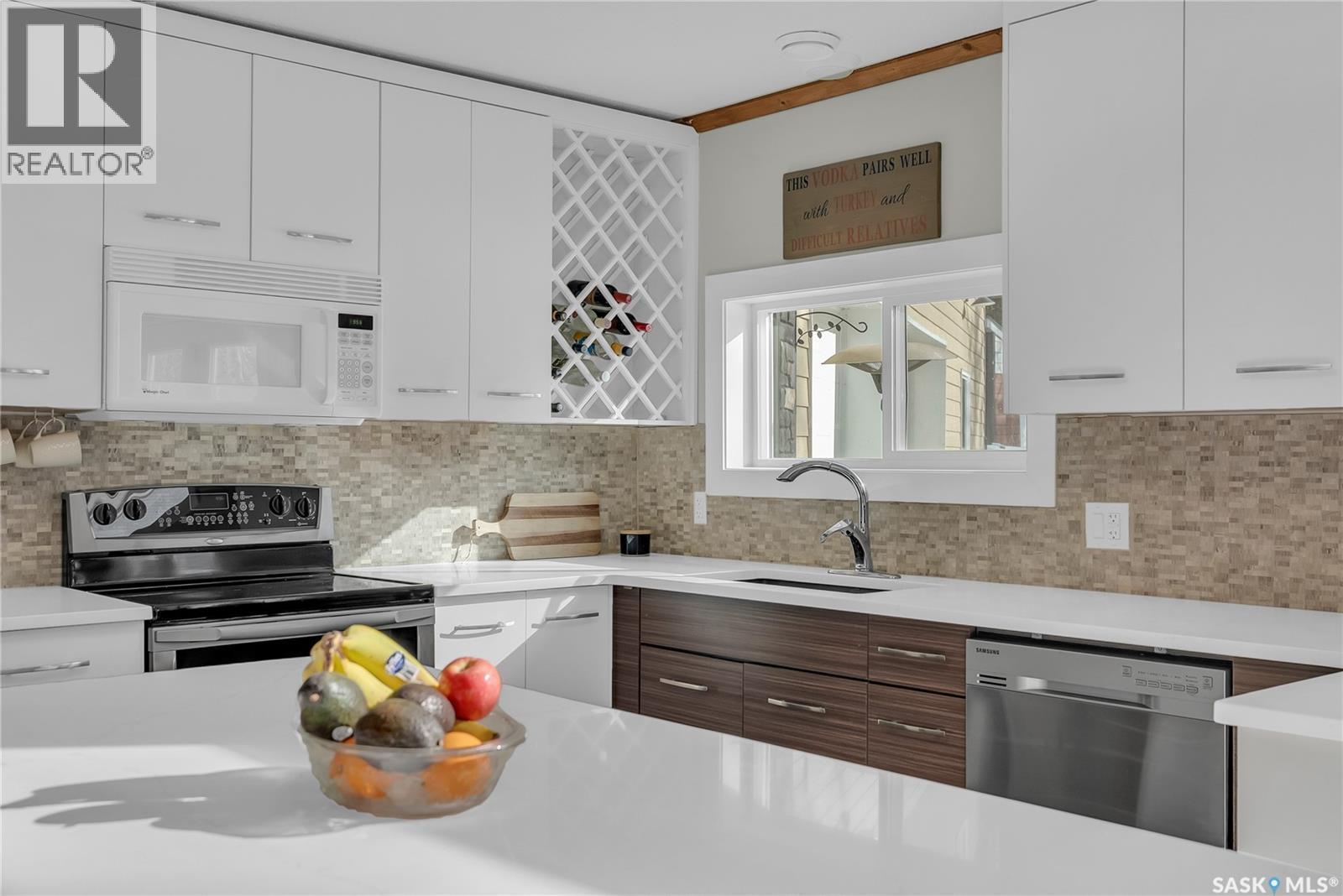 102 Moore Drive, Christopher Lake, SK - Indoor Photo Showing Kitchen With Upgraded Kitchen