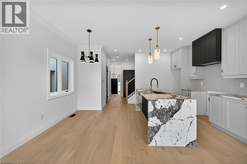 1036 Garth Street, Hamilton, ON - Indoor Photo Showing Kitchen With Upgraded Kitchen