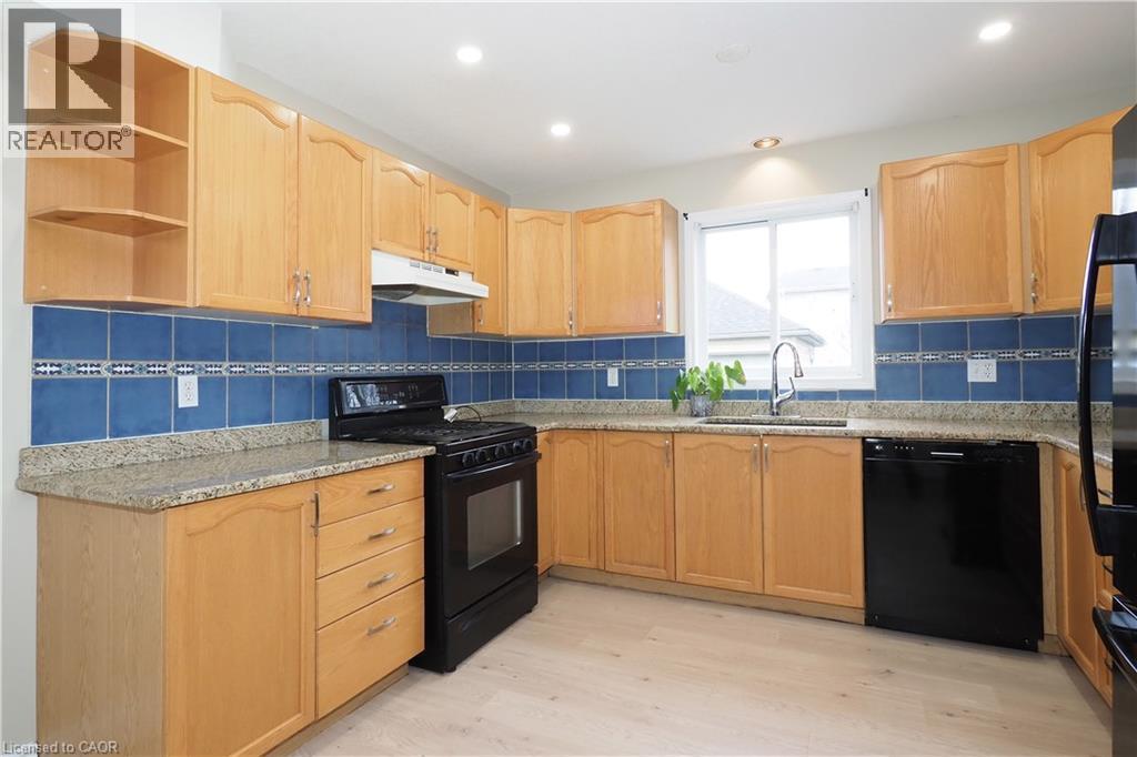 695 Jacob Lane, Waterloo, ON - Indoor Photo Showing Kitchen