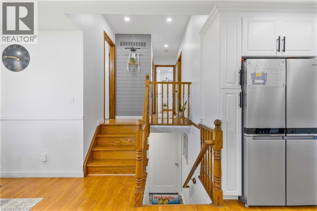 102 Juniper Drive, Hamilton, ON - Indoor Photo Showing Other Room