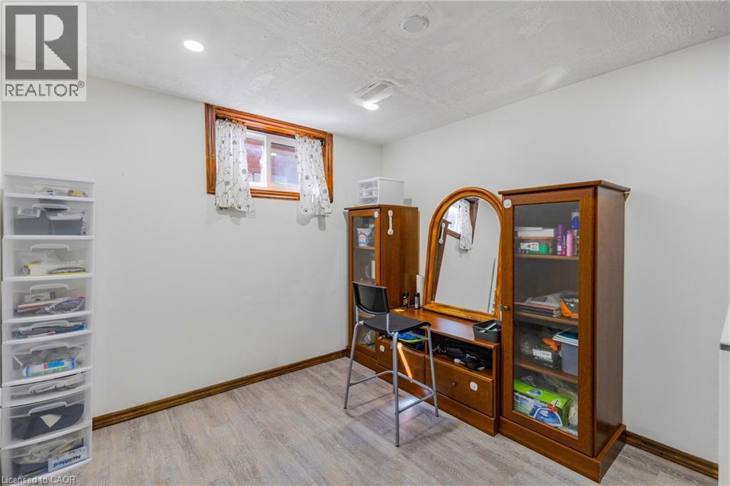 102 Juniper Drive, Hamilton, ON - Indoor Photo Showing Other Room