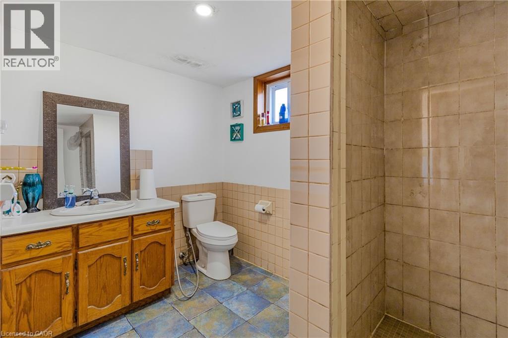 102 Juniper Drive, Hamilton, ON - Indoor Photo Showing Bathroom