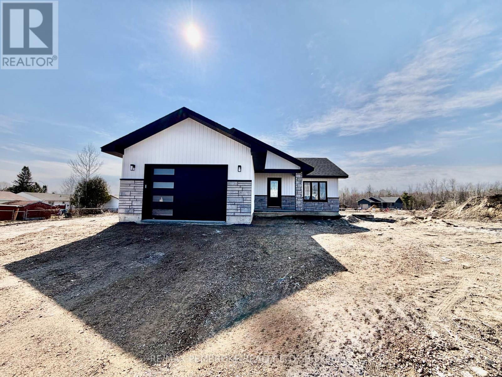 62 Eddy Crescent, Pembroke, ON - Outdoor