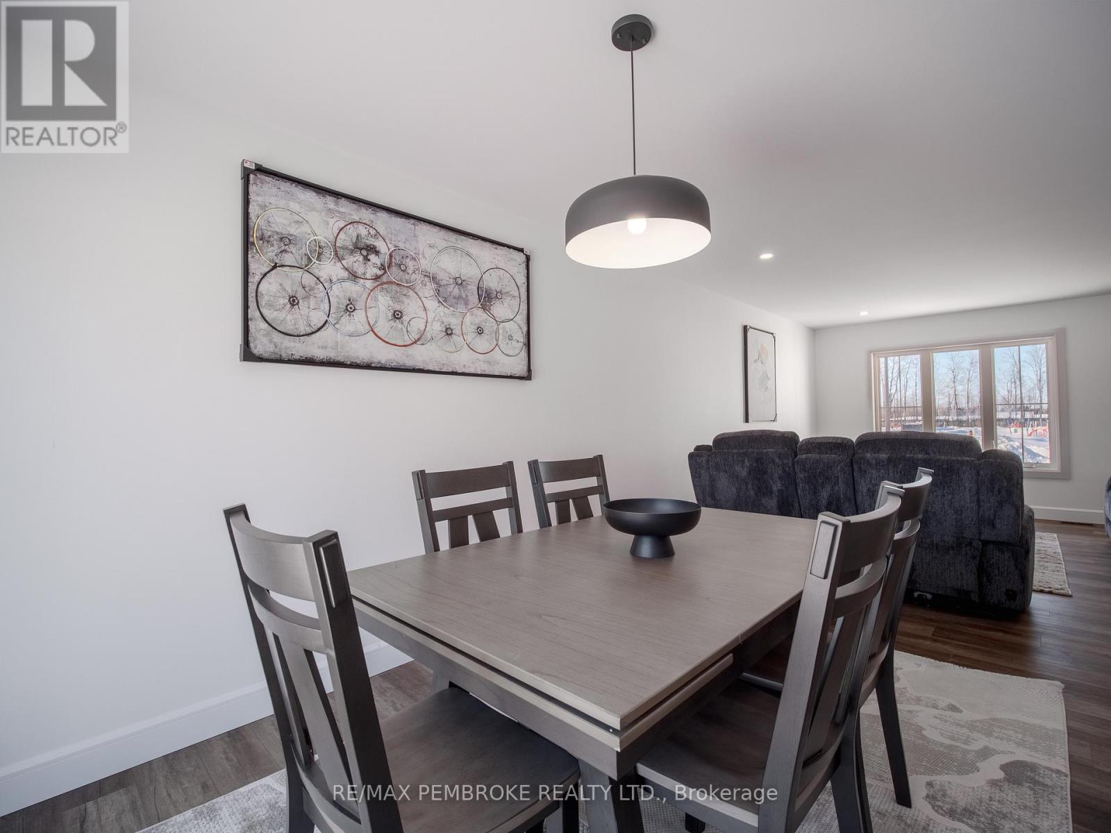 62 Eddy Crescent, Pembroke, ON - Indoor Photo Showing Dining Room
