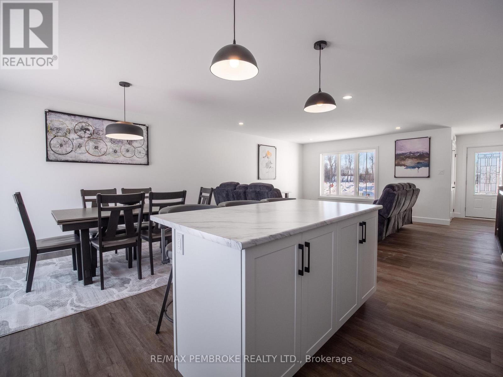 62 Eddy Crescent, Pembroke, ON - Indoor Photo Showing Dining Room