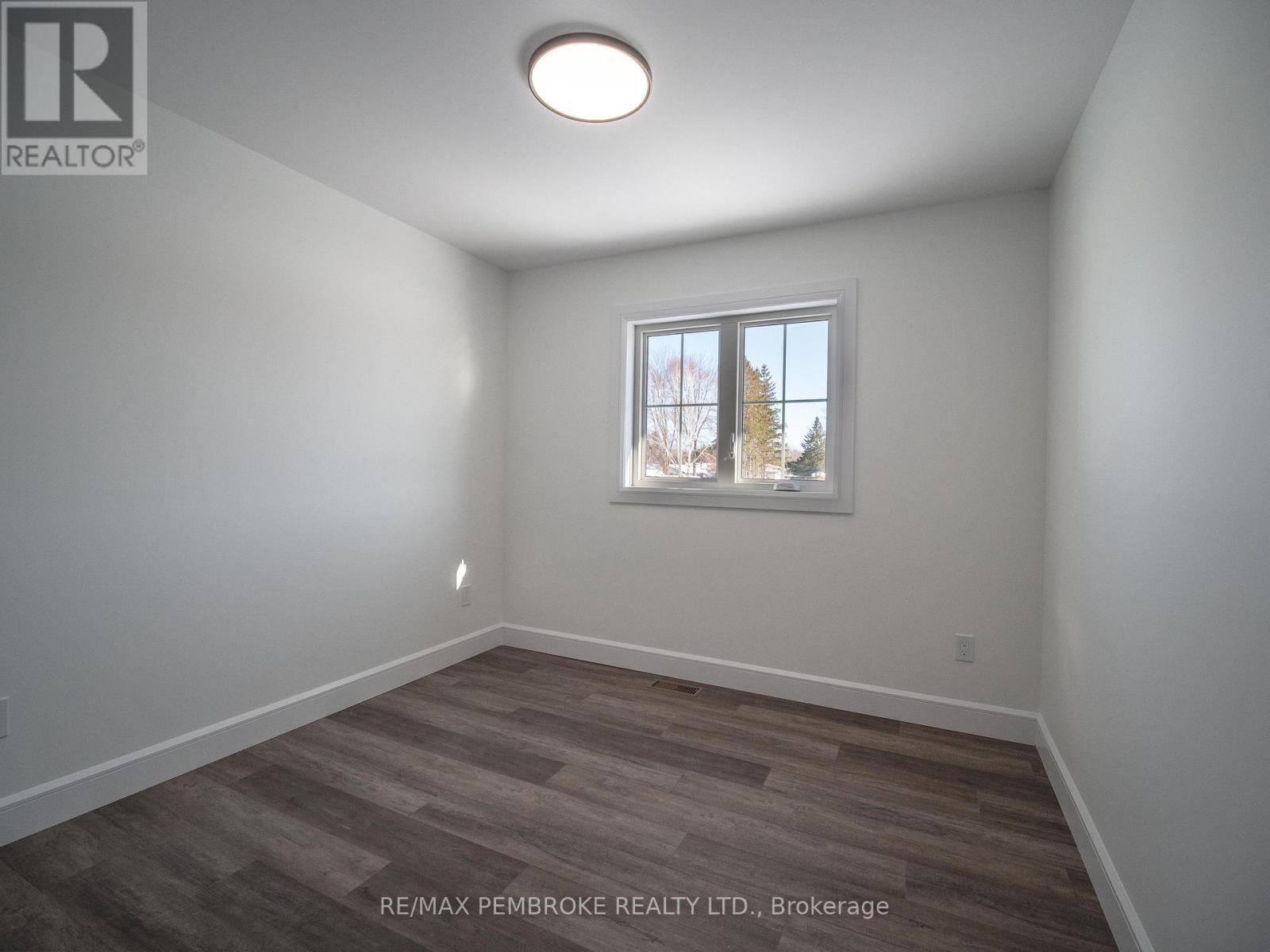 62 Eddy Crescent, Pembroke, ON - Indoor Photo Showing Other Room