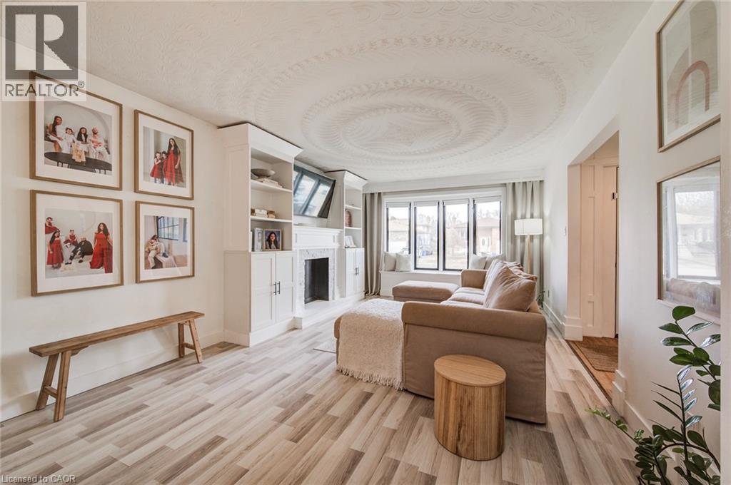 43 Southview Crescent, Cambridge, ON - Indoor Photo Showing Living Room With Fireplace