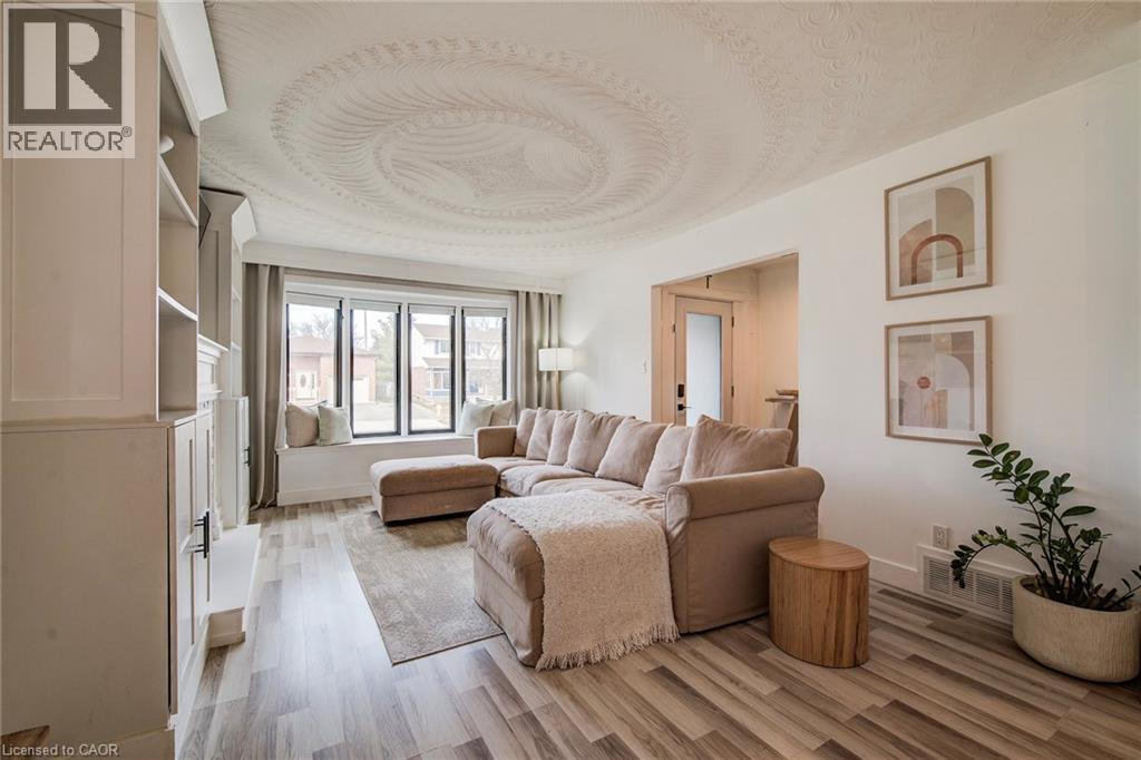 43 Southview Crescent, Cambridge, ON - Indoor Photo Showing Living Room