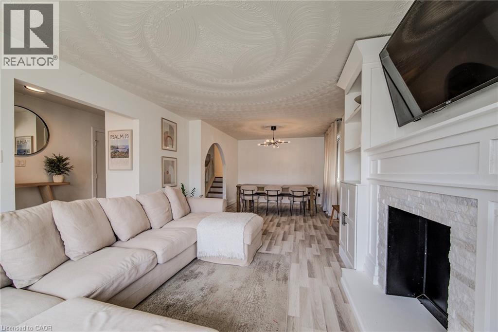 43 Southview Crescent, Cambridge, ON - Indoor Photo Showing Living Room