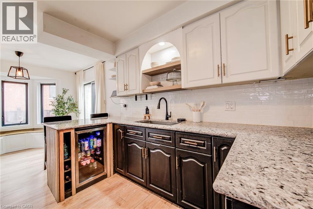 43 Southview Crescent, Cambridge, ON - Indoor Photo Showing Kitchen
