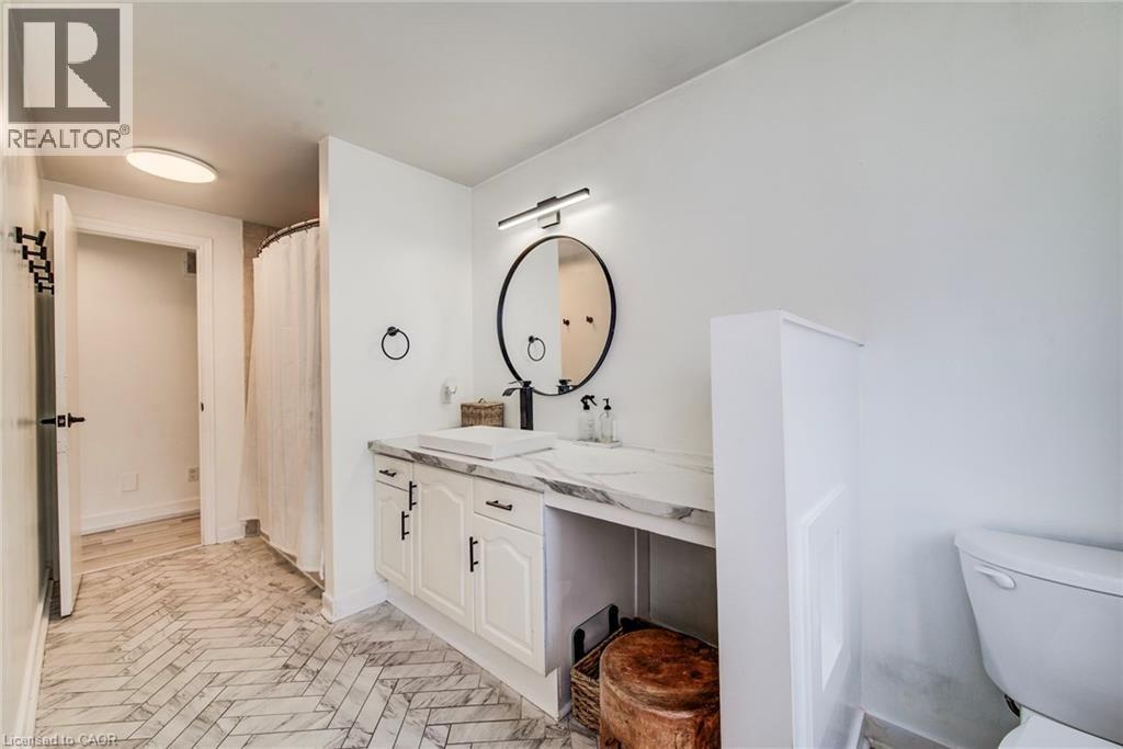 43 Southview Crescent, Cambridge, ON - Indoor Photo Showing Bathroom