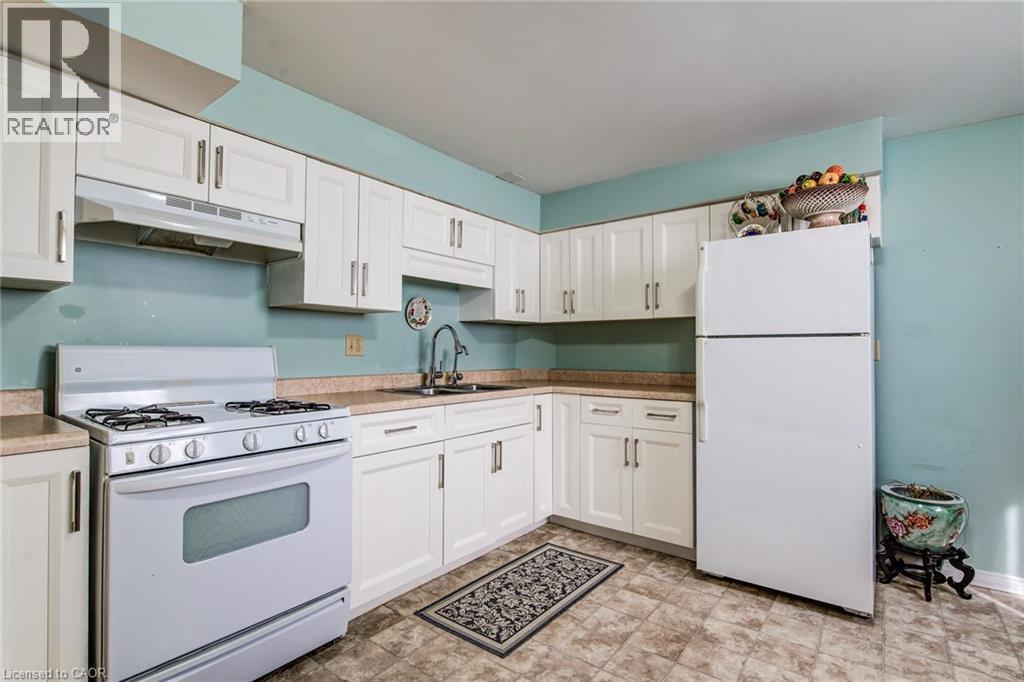 43 Southview Crescent, Cambridge, ON - Indoor Photo Showing Kitchen With Double Sink