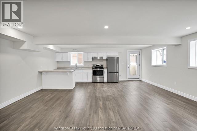 423 Logan Unit# 1, 2, Windsor, ON - Indoor Photo Showing Kitchen