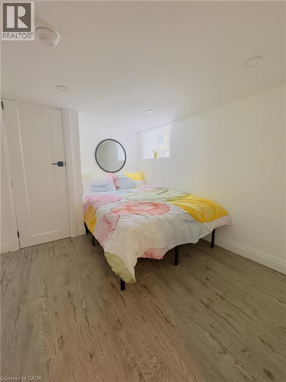 196 Walnut Street S, Hamilton, ON - Indoor Photo Showing Bedroom