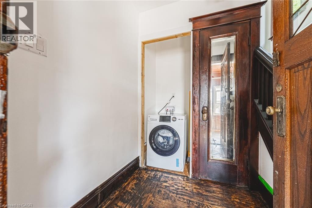 196 Walnut Street S, Hamilton, ON - Indoor Photo Showing Other Room