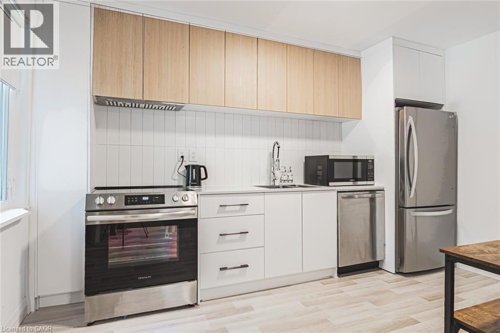 196 Walnut Street S, Hamilton, ON - Indoor Photo Showing Kitchen With Stainless Steel Kitchen