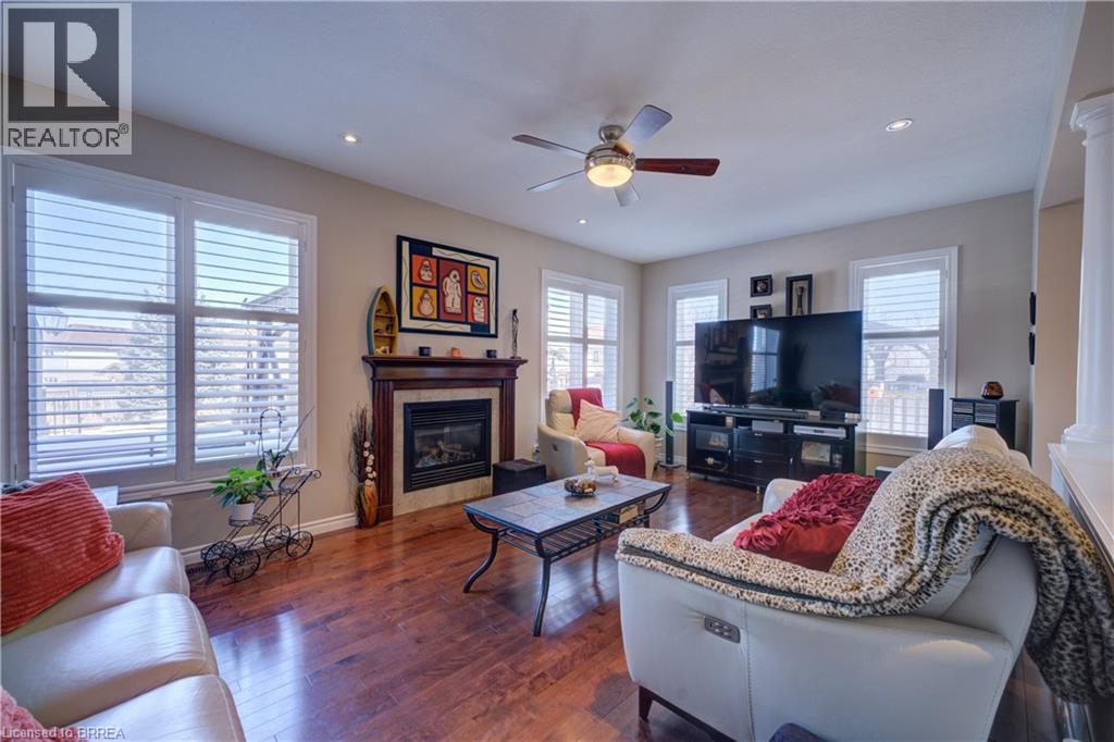962 Pebblecreek Court, Kitchener, ON - Indoor Photo Showing Living Room With Fireplace