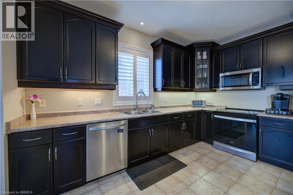 962 Pebblecreek Court, Kitchener, ON - Indoor Photo Showing Kitchen With Stainless Steel Kitchen With Double Sink