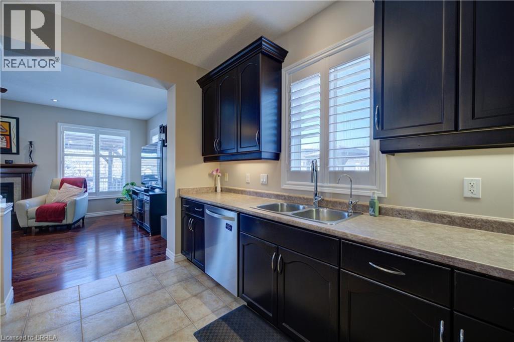 962 Pebblecreek Court, Kitchener, ON - Indoor Photo Showing Kitchen With Double Sink