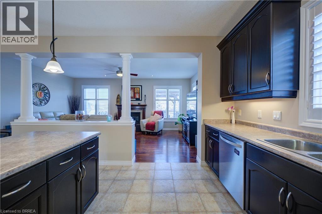 962 Pebblecreek Court, Kitchener, ON - Indoor Photo Showing Kitchen