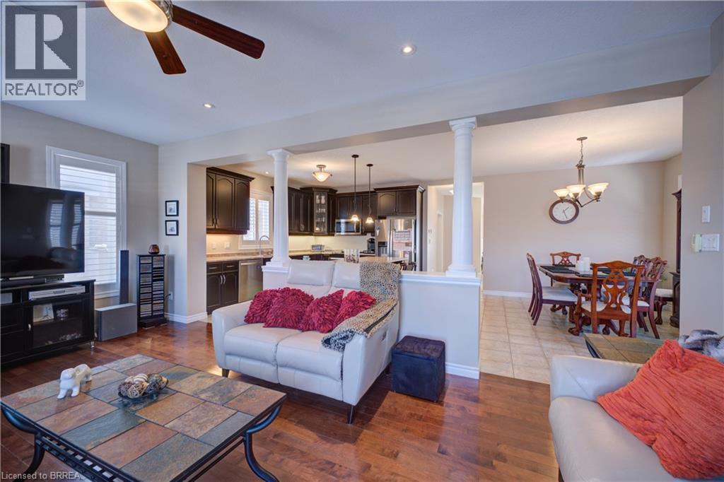 962 Pebblecreek Court, Kitchener, ON - Indoor Photo Showing Living Room