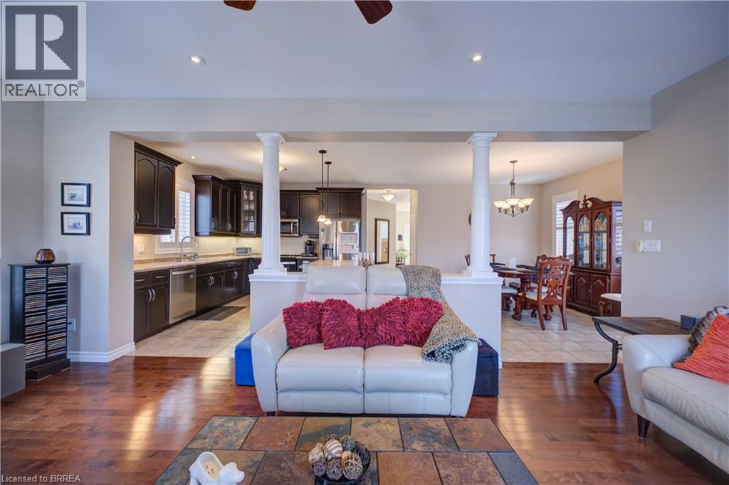 962 Pebblecreek Court, Kitchener, ON - Indoor Photo Showing Living Room