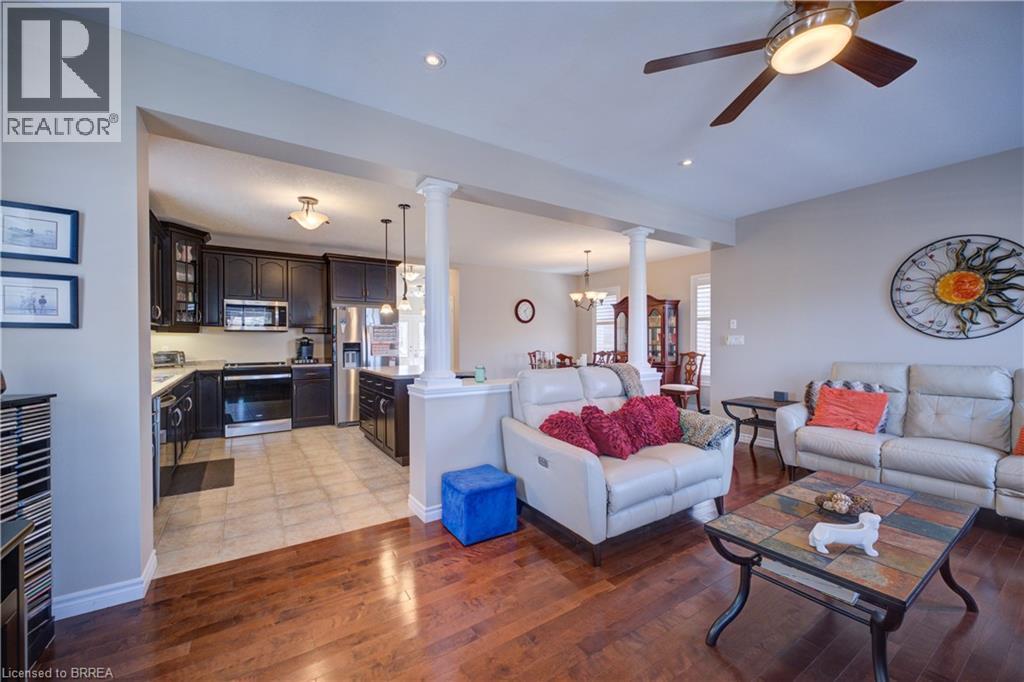 962 Pebblecreek Court, Kitchener, ON - Indoor Photo Showing Living Room