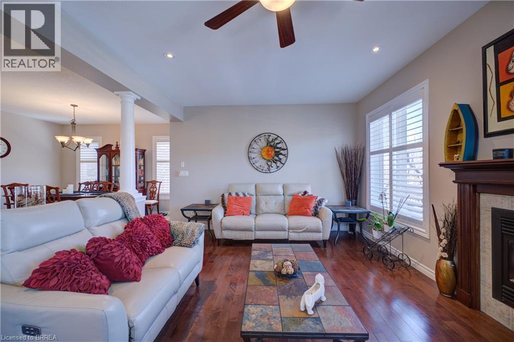 962 Pebblecreek Court, Kitchener, ON - Indoor Photo Showing Living Room With Fireplace