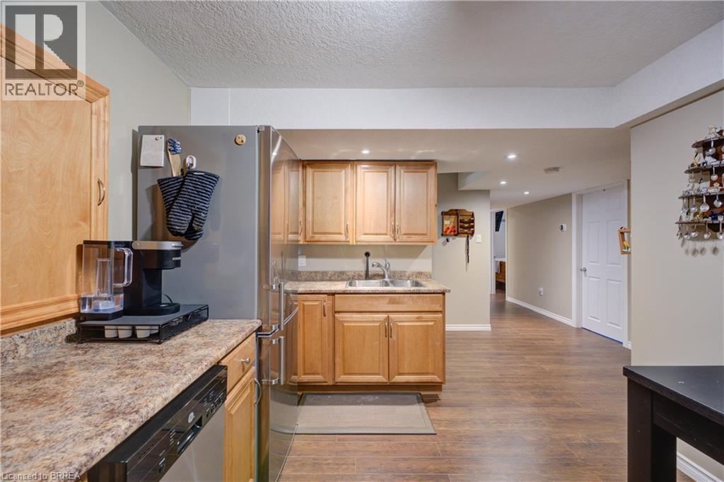962 Pebblecreek Court, Kitchener, ON - Indoor Photo Showing Kitchen With Double Sink