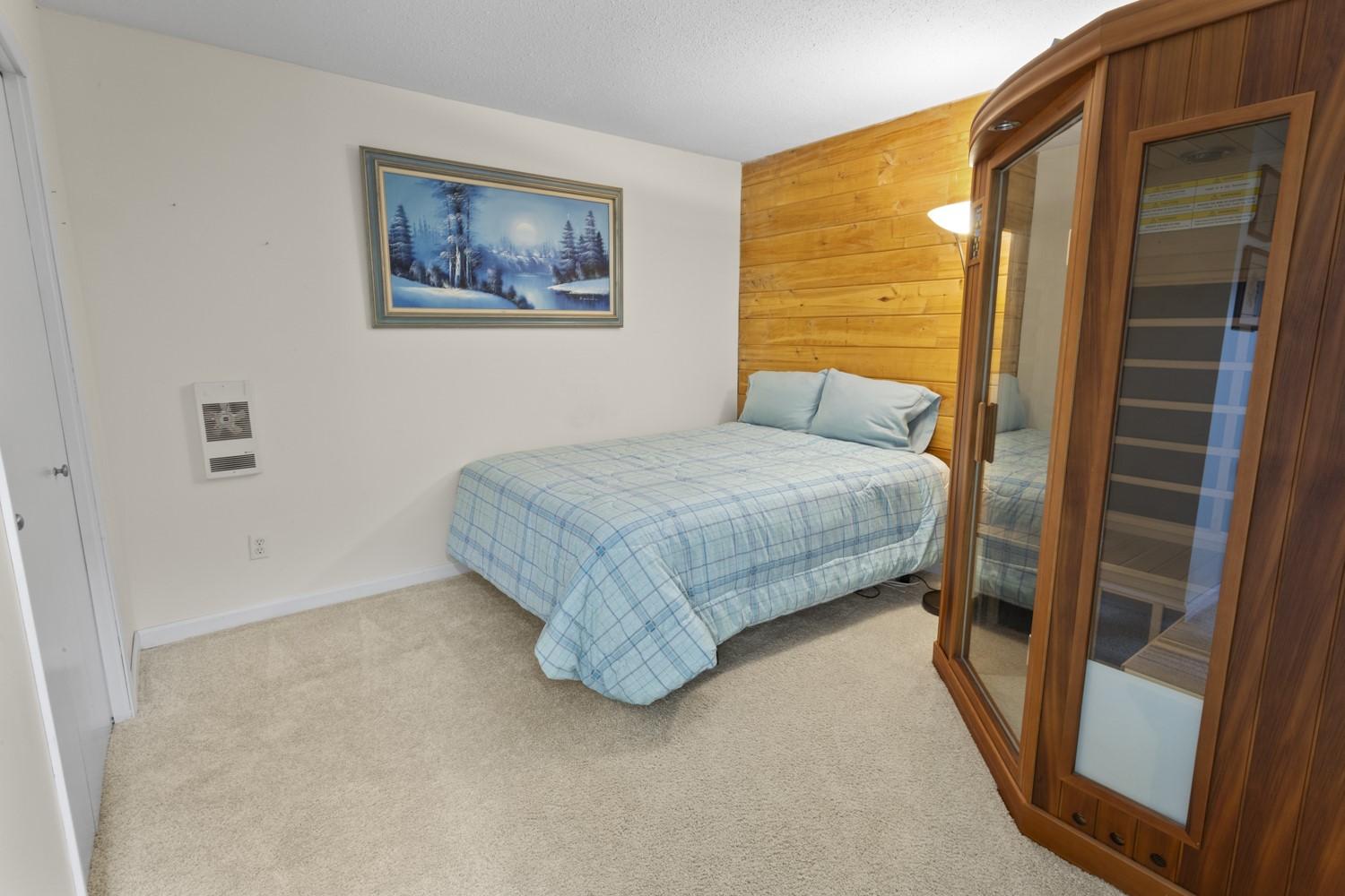 2715 3A Highway, Wynndel, BC - Indoor Photo Showing Bedroom