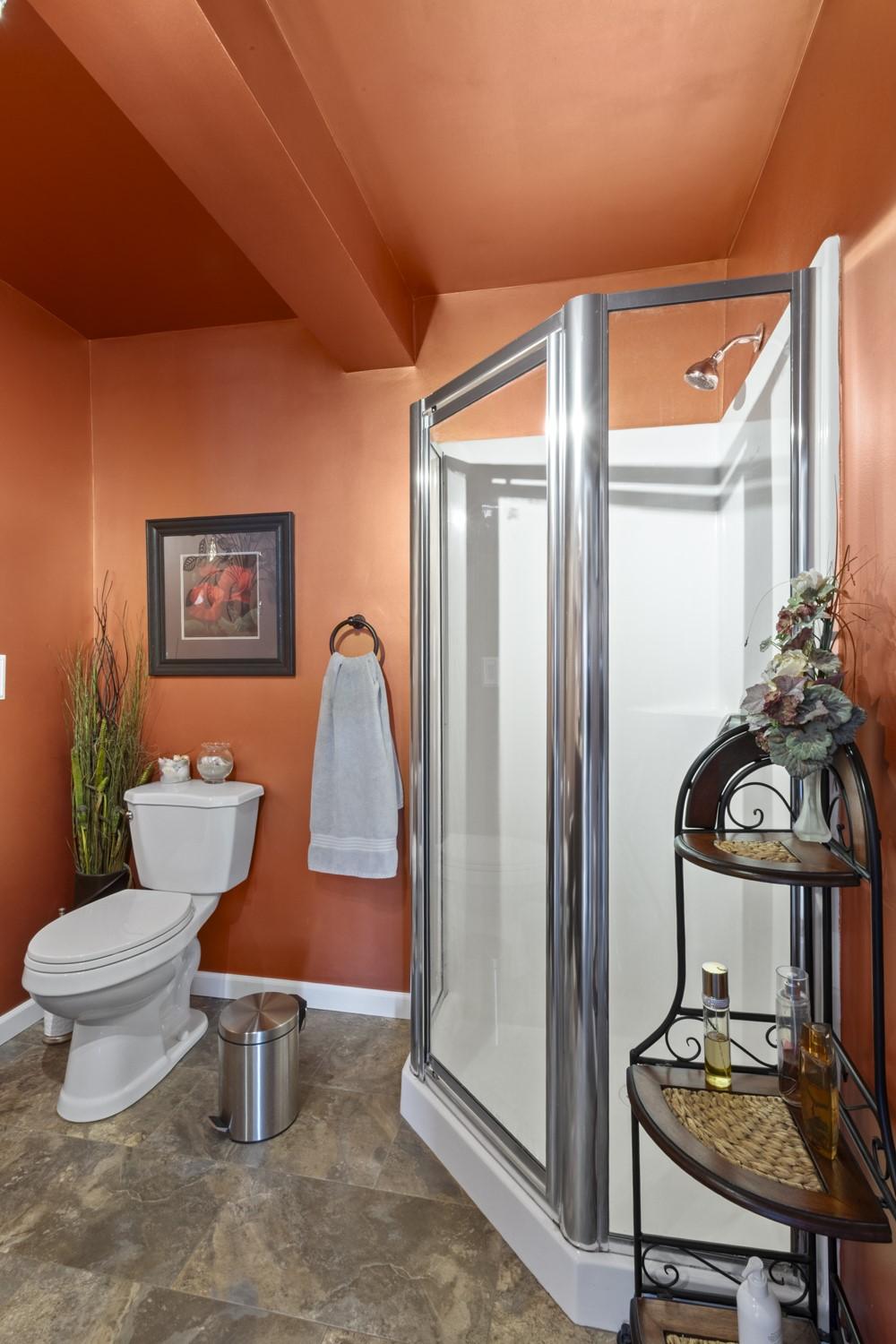 2715 3A Highway, Wynndel, BC - Indoor Photo Showing Bathroom