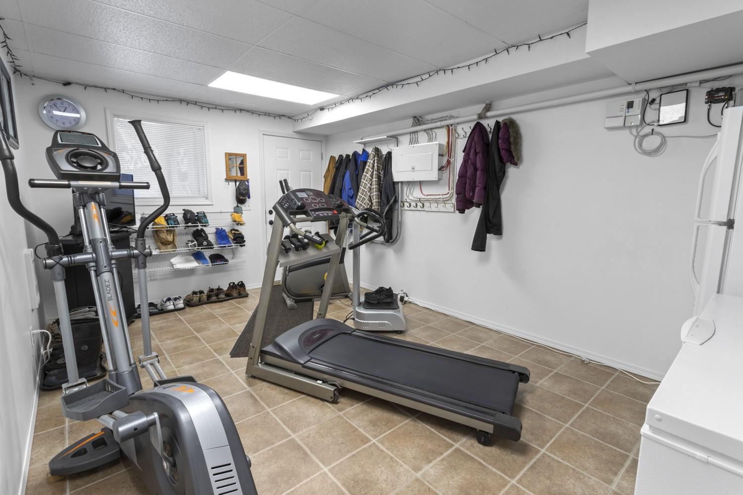 2715 3A Highway, Wynndel, BC - Indoor Photo Showing Gym Room