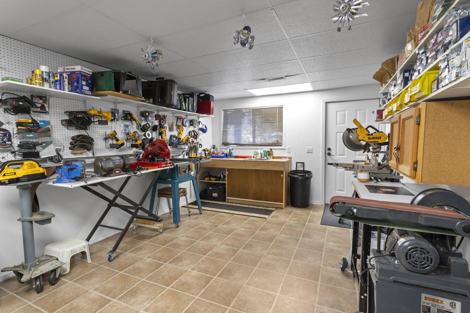 2715 3A Highway, Wynndel, BC - Indoor Photo Showing Garage