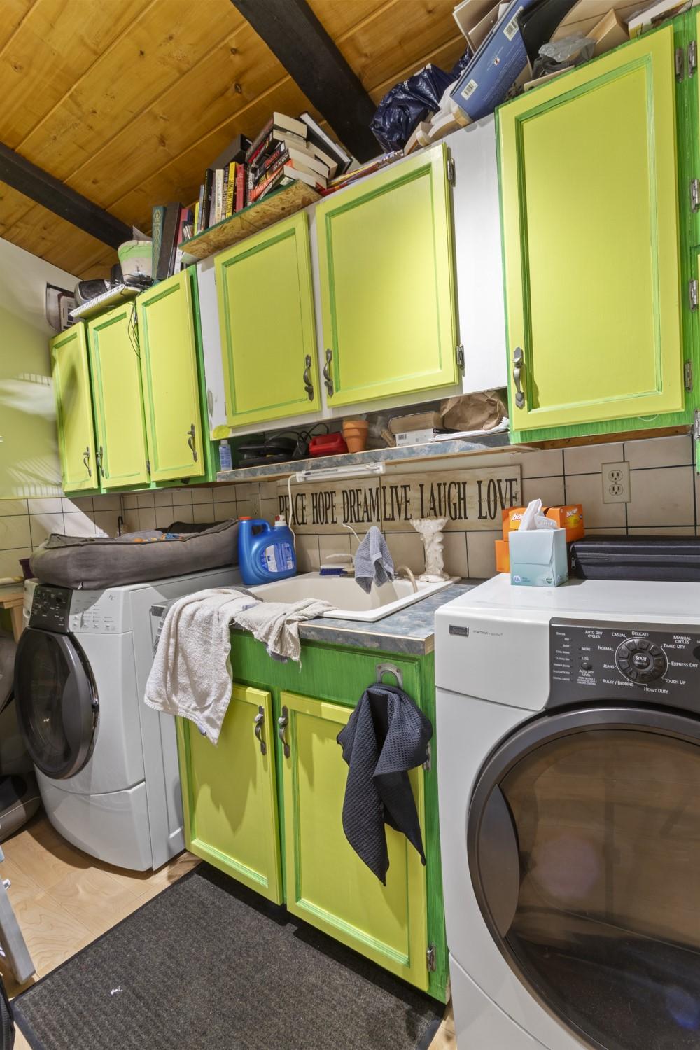 2715 3A Highway, Wynndel, BC - Indoor Photo Showing Laundry Room